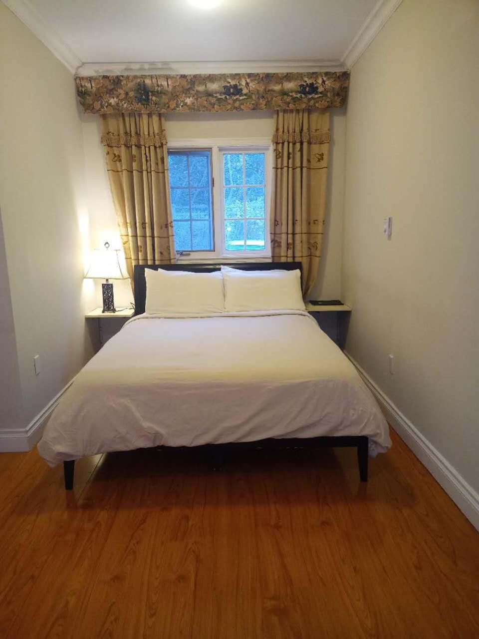 Lakeside Private Suite-Queen Bed Room Tottenham Esterno foto